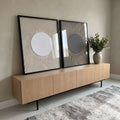 Duas telas com círculo central e linhas radiais em relevo, uma branca e outra cinza escura, quadro decorativo