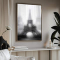 Quadro Decorativo Torre Eiffel em Preto e Branco | quadros decorativos para sala | Torre Eiffel cinzenta em névoa branca, composição atmosférica vertical | Porao dos Quadros