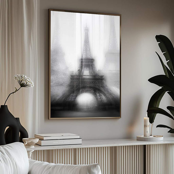 Quadro Decorativo Torre Eiffel em Preto e Branco | quadros decorativos para sala | Torre Eiffel cinzenta em névoa branca, composição atmosférica vertical | Porao dos Quadros