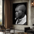 Quadro Decorativo Emoção em Preto e Branco | quadros decorativos para sala | Retrato africano em preto e branco com padrões geométricos pontilhados no rosto e colar de contas. | Porao dos Quadros
