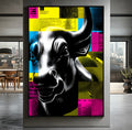 Cabeça de touro em preto e branco sobre fundo pop art amarelo, rosa e azul, quadro decorativo