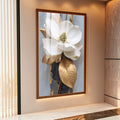 Elegância em Flor: Quadro Magnólia Dourada | quadros decorativos para sala | Magnólia branca com pétalas delicadas e folhas douradas em composição realista vertical. | Porao dos Quadros