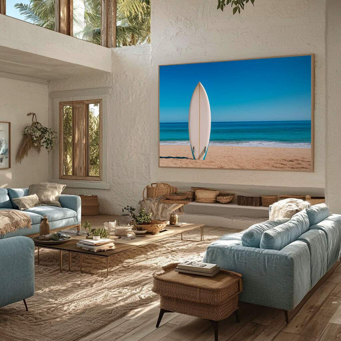 Quadro Decorativo Praia e Liberdade | quadros decorativos para sala | Prancha de surf branca em areia dourada com oceano azul turqueso ao fundo | Porao dos Quadros