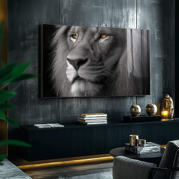 Quadro Decorativo - Leão em Preto e Branco | quadros decorativos para sala | Leão majestoso em preto e branco com olhos dourados vibrantes em composição realista e sofisticada | Porao dos Quadros