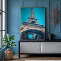 Torre Eiffel vista de baixo em estrutura de ferro contra céu azul turquesa em Paris, quadro decorativo