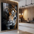 Quadro Decorativo Tigre Majestoso | quadros decorativos para sala | Tigre majestoso em preto e dourado com olhos verdes vibrantes hipnotizantes | Porao dos Quadros