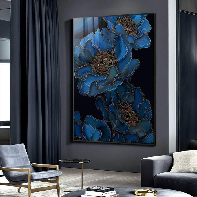 Quadro Decorativo Botânico Azul Gold | quadros decorativos para sala | Três flores azuis profundas com centros e detalhes em dourado sobre fundo preto | Porao dos Quadros
