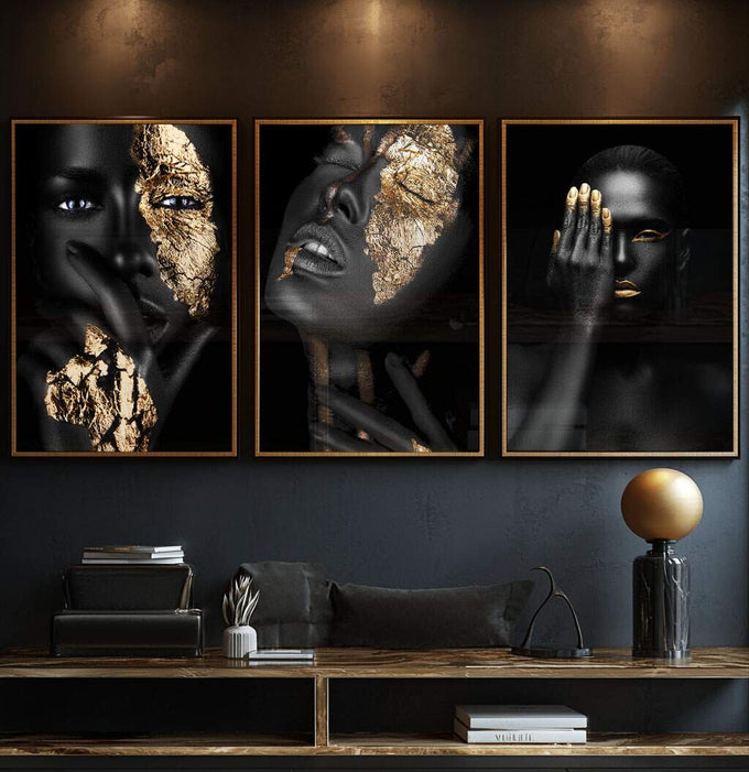 Quadro Decorativo: Beleza Dourada - Luxo e Sofisticação | quadros decorativos para sala | Triptado com mulheres em preto com detalhes em folha de ouro e moldura dourada. | Porao dos Quadros