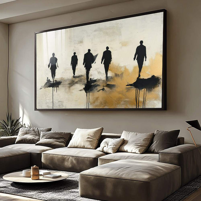 Quadro Decorativo Jornada com Silhuetas Elegantes | quadros decorativos para sala | Cinco silhuetas em preto caminhando sobre manchas abstratas em bege e dourado | Porao dos Quadros