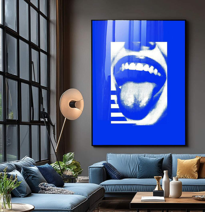 Quadro Decorativo Ousadia em Azul Vibrante | quadros decorativos para sala | Boca aberta em branco com tipografia em azul vibrante, técnica halftone pop art | Porao dos Quadros