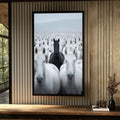 Quadro Decorativo Cavalo: Elegância e Singularidade | quadros decorativos para sala | Cavalo negro centralizado entre cavalos brancos em composição fotográfica com contraste dramático | Porao dos Quadros