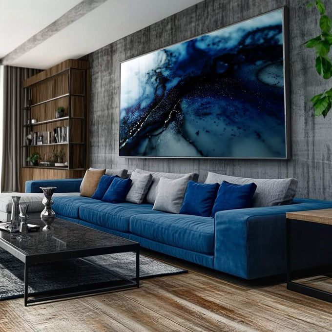 Quadro Decorativo A Magia do Cosmos Azul | quadros decorativos para sala | Abstração azul profundo com texturas dinâmicas e detalhes brancos em composição vertical. | Porao dos Quadros