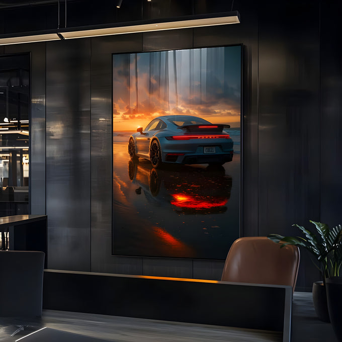 Porsche 911 azul de traseira em praia molhada ao pôr do sol com reflexo das lanternas, quadro decorativo