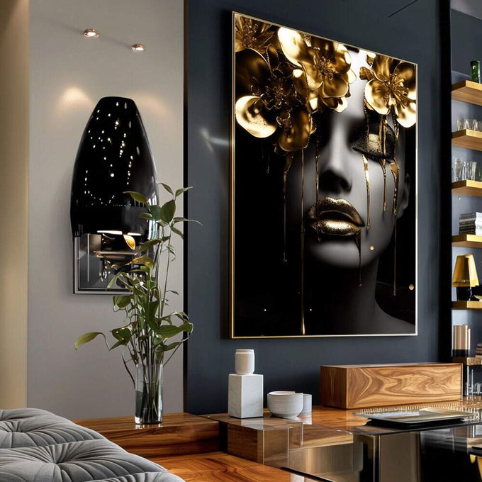 Quadro Decorativo - Rosto de Ouro | quadros decorativos para sala | Rosto feminino em preto e branco com flores douradas e pétalas em composição luxuosa. | Porao dos Quadros