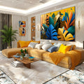 Folhas tropicais azuis, verdes e amarelas com prédios estilizados em fundo amarelo, quadro decorativo