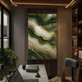 Abstrato fluido em ondas verdes e brancas com veios dourados estilo mármore, quadro decorativo