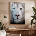 Quadro Decorativo Leão Glacial Imponente | quadros decorativos para sala | Leão branco com olhos verdes e azuis em composição realista preto e branco | Porao dos Quadros