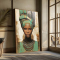 Mulher negra africana com turbante verde e dourado, brincos e colares de contas, quadro decorativo