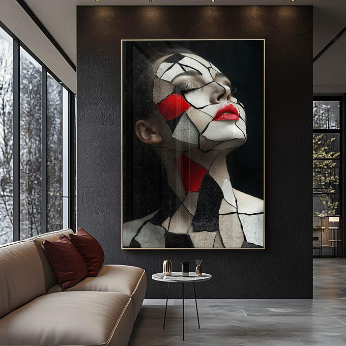 Mosaico da Alma: Quadro Feminino em Fragmentos | quadros decorativos para sala | Rosto geométrico de perfil em tons cinza com detalhes vermelhos vibrantes nos olhos e boca | Porao dos Quadros
