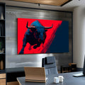 Touro azul em investida sobre fundo vermelho e azul-marinho em estilo pop art, quadro decorativo