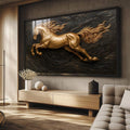 Quadro Decorativo Cavalo Dourado em Movimento | quadros decorativos para sala | Cavalo em ouro modelado em relevo contra fundo preto texturizado, com juba e cauda volumosas. | Porao dos Quadros