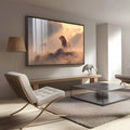 Leão de Judá sobre colina olhando uma cruz de madeira sob luz dourada entre nuvens, quadro decorativo