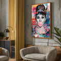 Mulher em preto e branco com tiara e chiclete rosa sobre grafite colorido e neon love, quadro decorativo