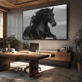 Quadro Decorativo Cavalo Negro em Movimento | quadros decorativos para sala | Cavalo negro em galope com crina ao vento contra céu cinzento em preto e branco | Porao dos Quadros