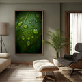 Folha verde em close com gotas de água e nervuras aparentes, quadro decorativo