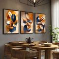 Grãos de café em estilo abstrato com tons laranja, azul-marinho e bege em 3 telas, quadro decorativo