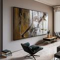 Quadro Decorativo Justiça com Elegância e Força | quadros decorativos para sala | Mulher em branco com balança dourada, listras verticais pretas e douradas, composição elegante e simbólica | Porao dos Quadros