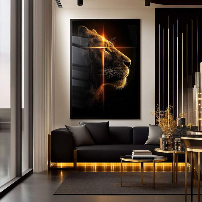 Quadro Decorativo Retrato Majestoso do Leão | quadros decorativos para sala | Leão em perfil com iluminação dourada contra fundo preto absoluto, composição majestosa e contemplativa | Porao dos Quadros