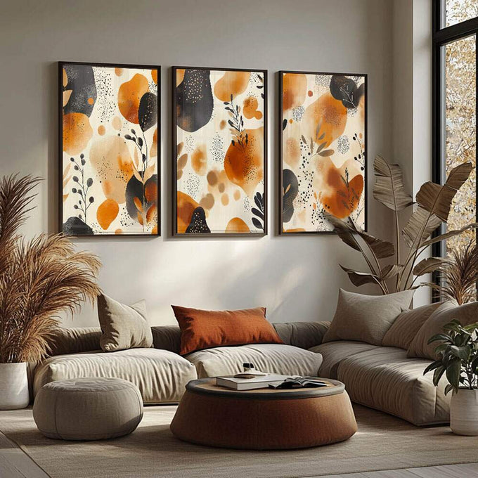 Quadro Decorativo Tripartite de Tons Terrosos para Ambientes Sofisticados | quadros decorativos para sala | Triptical com flores abstratas em laranja queimado, preto e texturas pontilhadas em aquarela | Porao dos Quadros