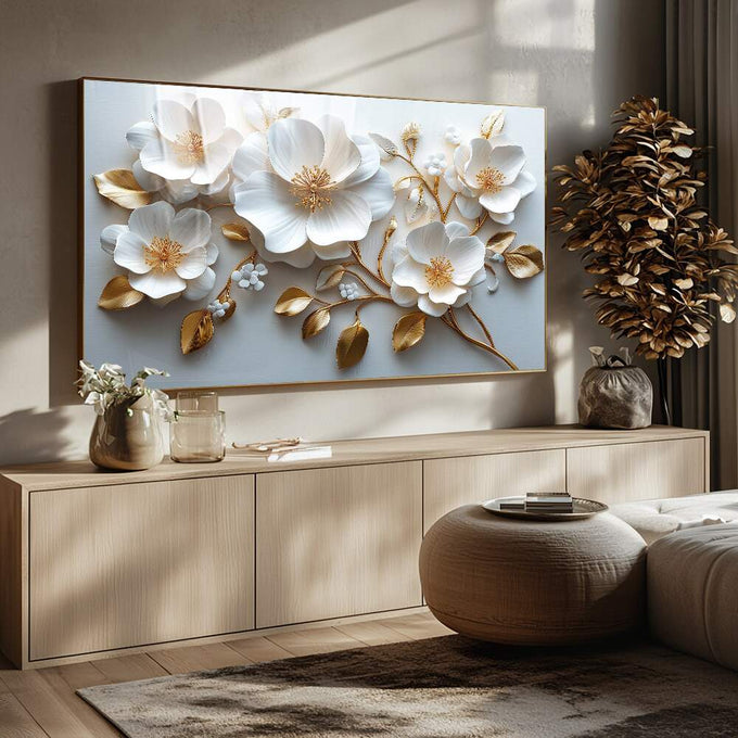 Quadro Decorativo Floral Sereno | quadros decorativos para sala | Flores brancas em relevo com detalhes dourados e folhas em composição elegante | Porao dos Quadros
