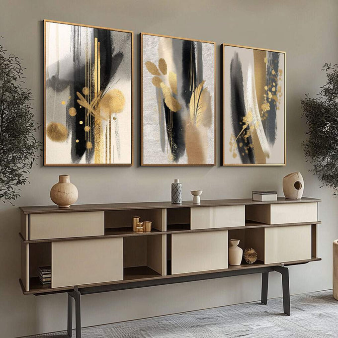 Quadro Decorativo Abstrato Luxo 3 Painéis | quadros decorativos para sala | Três telas abstratas com preto, branco e dourado em composição fluida e elegante | Porao dos Quadros