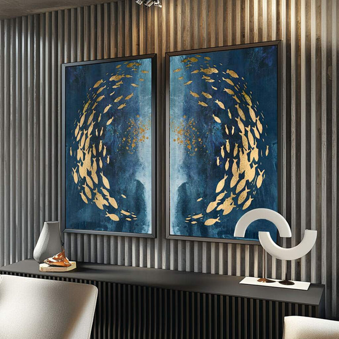 Quadro Decorativo: Oásis Cardume Encantador | quadros decorativos para sala | Cardume de peixes dourados em espiral contra azul marinho texturizado em composição abstrata | Porao dos Quadros