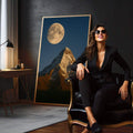 Quadro Decorativo Majestade da Lua e Montanha | quadros decorativos para sala | Lua cheia dourada acima de montanha rochosa em tons ocre, céu azul noturno profundo. | em Quadros para Sala | Porao dos Quadros