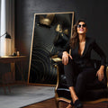 Quadro Decorativo Elegância Abstracta | quadros decorativos para sala | Rosto feminino em preto com linhas fluidas e detalhes em dourado em composição abstrata elegante. | em Quadros para Sala | Porao dos Quadros