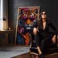 Quadro Decorativo Tigre Estiloso em Óculos | quadros decorativos para sala | Tigre com óculos espelhados roxos e fones de ouvido em cores vibrantes pop art | em Quadros para Sala | Porao dos Quadros