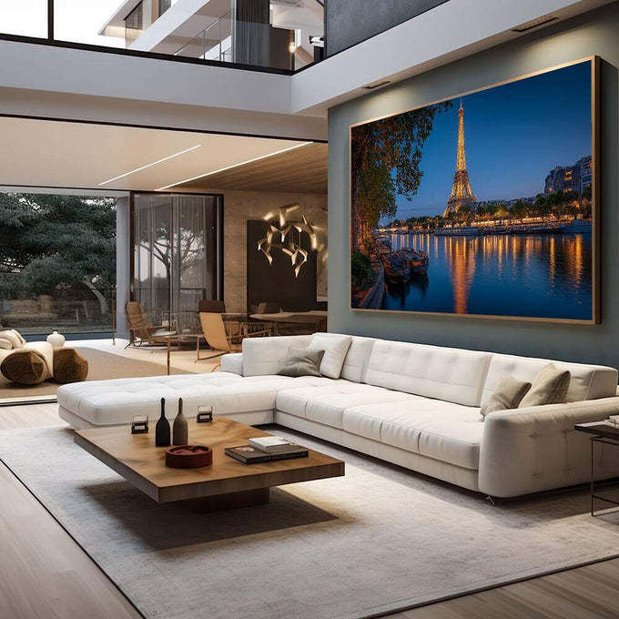 Quadro Decorativo Torre Eiffel Noturna | quadros decorativos para sala | Torre Eiffel iluminada à noite com reflexo dourado no Rio Sena sob céu azul profundo | em Quadros para Sala | Porao dos Quadros