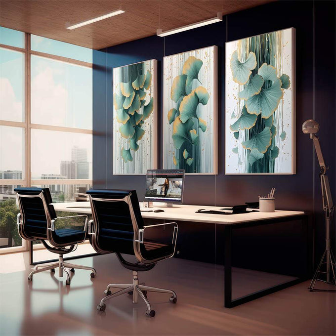 Quadro Decorativo Trio de Folhas Abstratas para Inspiração e Estilo | quadros decorativos para sala | Três telas com folhas de ginkgo biloba em aquarela verde-água e dourado sobre fundo amadeirado com respingos. | em Quadros para Sala | Porao dos Quadros