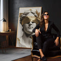 Quadro Decorativo Serenity em Mármore Dourado | quadros decorativos para sala | Busto clássico blindado com detalhes dourados em composição vertical minimalista e sofisticada | em Quadros para Sala | Porao dos Quadros
