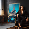 Quadro Decorativo Premium A Imponência da Torre Eiffel | quadros decorativos para sala | Torre Eiffel em perspectiva vertiginosa com céu turquesa vibrante e moldura dourada | em Quadros para Sala | Porao dos Quadros