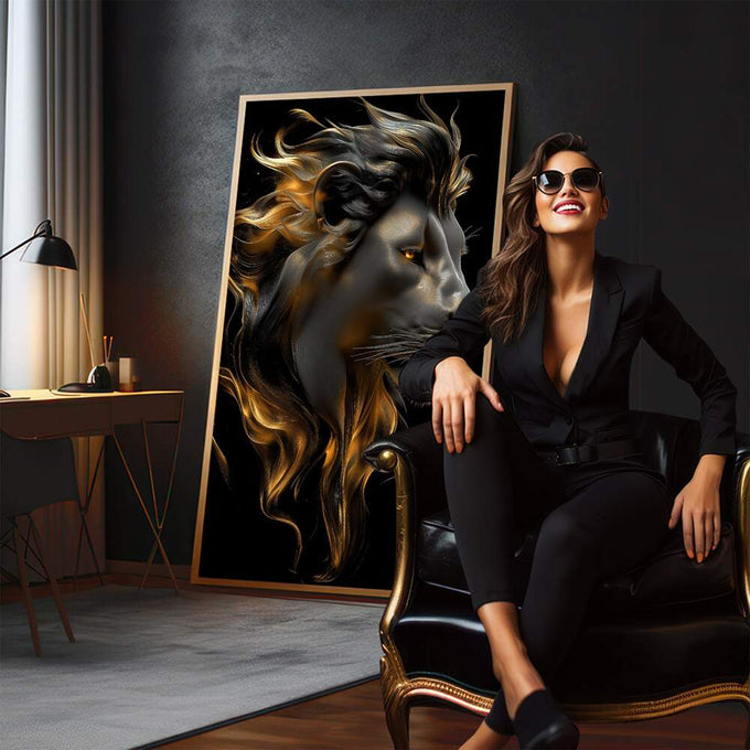 Majestade Dourada - Quadro Decorativo de Leão em Alto Contraste | quadros decorativos para sala | Leão majestoso com juba dourada vibrante contra fundo preto, rosto em branco luminoso. | em Quadros para Sala | Porao dos Quadros