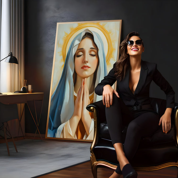 Nossa Senhora de olhos fechados e mãos postas, véu azul e halo dourado, pintura quadro decorativo