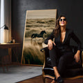Quadro Decorativo Cavalo em Movimento | quadros decorativos para sala | Cavalo preto galopando na água com paisagem árida ao fundo | em Quadros para Sala | Porao dos Quadros