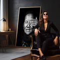 Quadro Decorativo Sabedoria em Preto e Branco | quadros decorativos para sala | Retrato em preto e branco com mão cobrindo olhos e gesto expressivo de contemplação | em Quadros para Sala | Porao dos Quadros