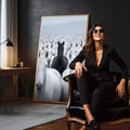 Quadro Decorativo Cavalo: Elegância e Singularidade | quadros decorativos para sala | Cavalo negro centralizado entre cavalos brancos em composição fotográfica com contraste dramático | em Quadros para Sala | Porao dos Quadros
