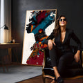 Perfil de mulher negra africana com colares em colagem azul, vinho e laranja, quadro decorativo