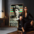 Quadro Decorativo Escultura Moderna | quadros decorativos para sala | Busto clássico branco com efeito glitch digital em linhas coloridas turquesa, laranja e amarelo. | em Quadros para Sala | Porao dos Quadros